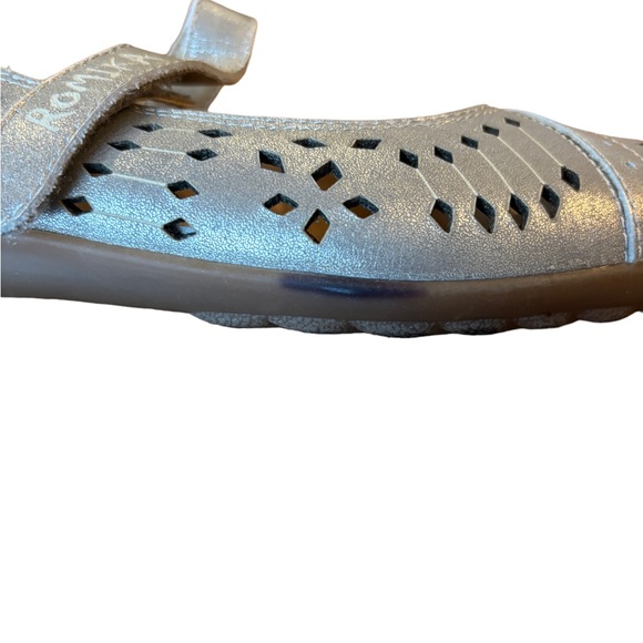 Romika Women’s 39 (8 1/2) Bahamas Silver Leather Mary Jane Shoes, Romika Flats - Picture 14 of 16